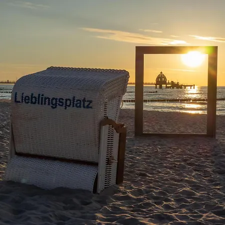 Kranichtanz An Der Seebruecke Zingst Exterior photo
