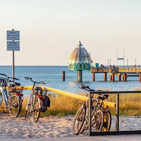 Kranichtanz An Der Seebruecke Zingst Exterior photo